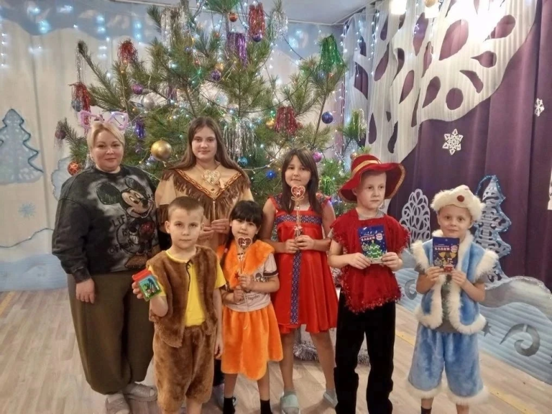 В РАМКАХ АКЦИИ «В ГОСТИ К ДЕДУ МОРОЗУ» ДЕТИ ИЗ СЕМЕЙ, НАХОДЯЩИХСЯ В СОЦИАЛЬНО ОПАСНОМ ПОЛОЖЕНИИ, ПРОВЕЛИ НОВОГОДНЮЮ СМЕНУ В КАТАЙСКОМ ФИЛИАЛЕ КУРГАНСКОГО РЕАБИЛИТАЦИОННОГО ЦЕНТРА ДЛЯ ДЕТЕЙ И ПОДРОСТКОВ С ОГРАНИЧЕННЫМИ ВОЗМОЖНОСТЯМИ
