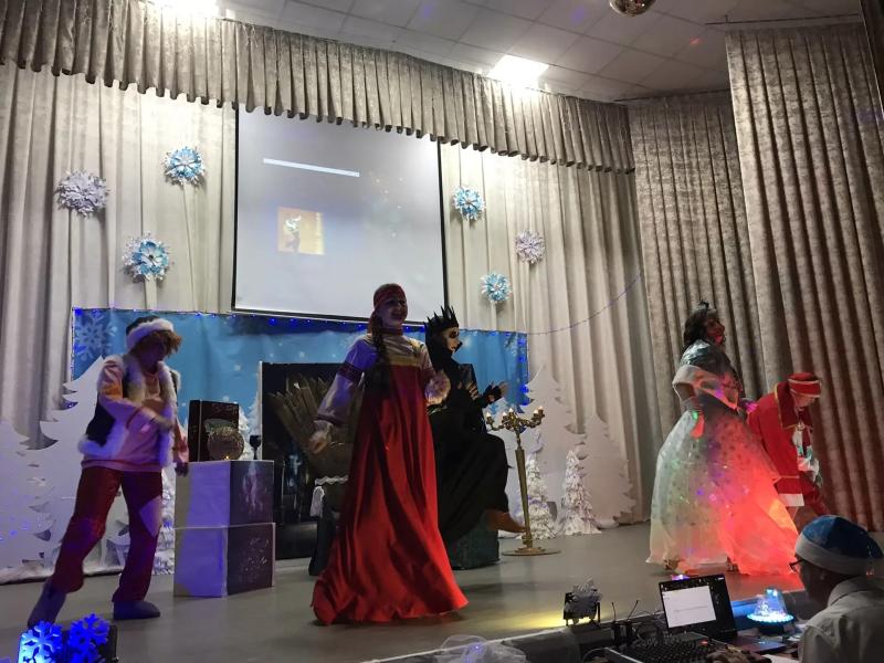 ВОСПИТАННИКИ ВВЕДЕНСКОГО ФИЛИАЛА ЦЕНТРА ПОМОЩИ ДЕТЯМ  №1 ПОДГОТОВИЛИ БЛАГОТВОРИТЕЛЬНЫЙ НОВОГОДНИЙ СПЕКТАКЛЬ