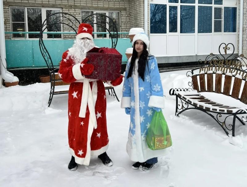 ВОСПИТАННИКИ ОРГАНИЗАЦИЙ ДЛЯ ДЕТЕЙ-СИРОТ ПОДАРИЛИ ПРАЗДНИК ПРОЖИВАЮЩИМ В ОРГАНИЗАЦИЯХ СОЦИАЛЬНОГО ОБСЛУЖИВАНИЯ